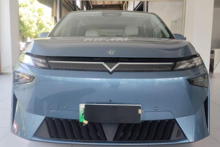 Used Venucia VX6 2023 520 Max Front