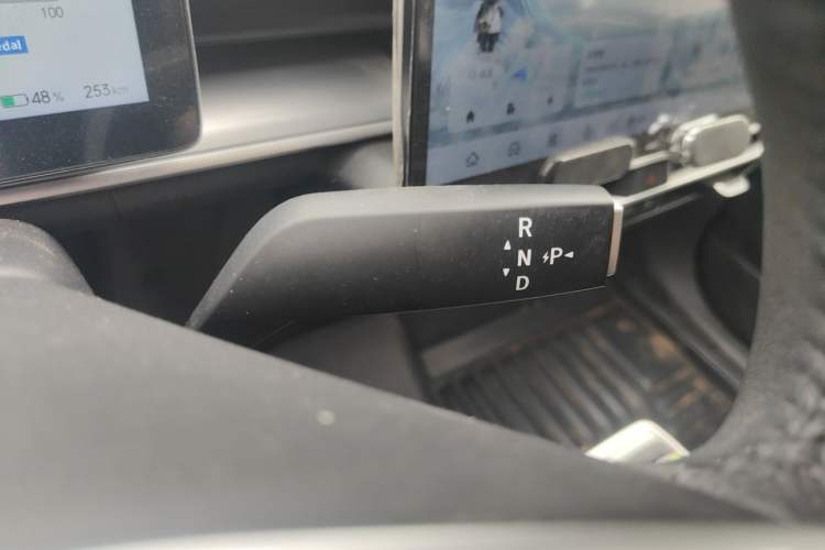 Used Venucia VX6 2023 520 Max Gear Lever