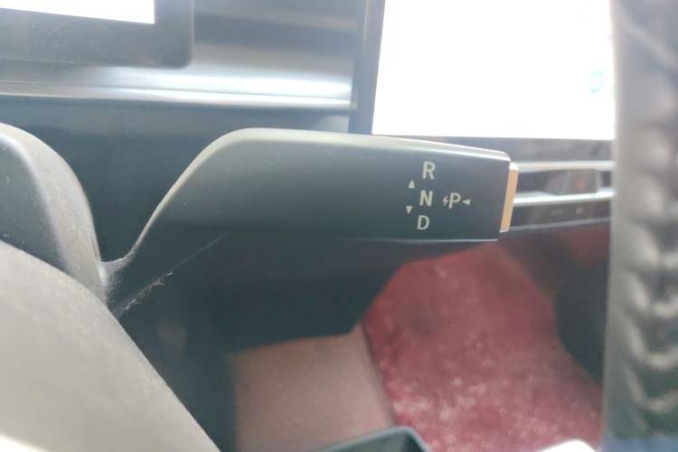 Used Venucia VX6 2023 520 Pro Gear Lever