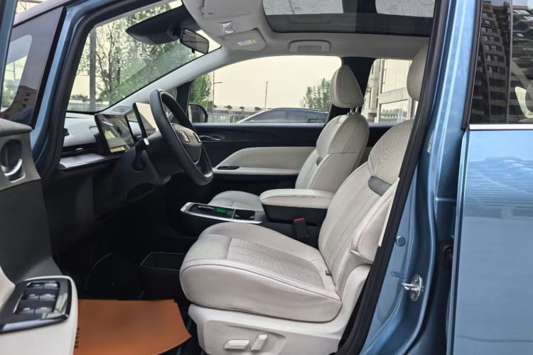 Used Venucia VX6 2023 520 Max Interior 2