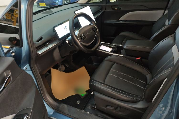 Used Venucia VX6 2023 520 Air Interior 3