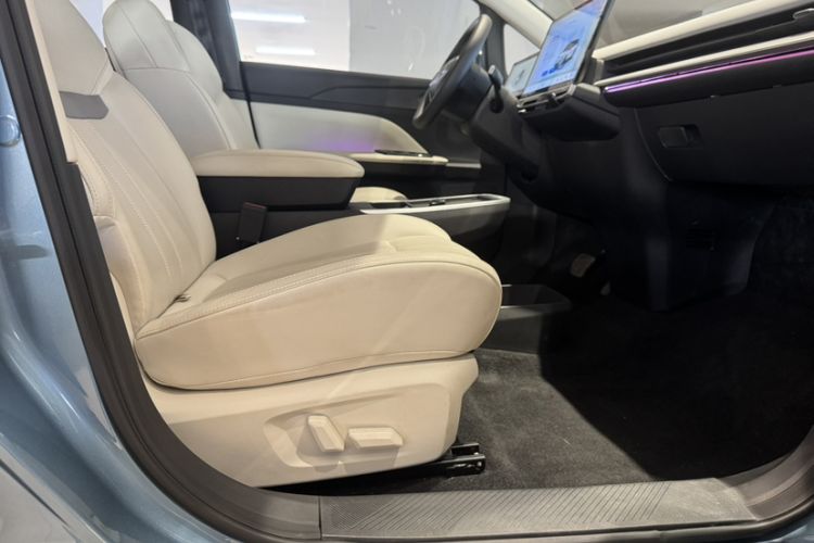 Used Venucia VX6 2023 520 Max Interior 4