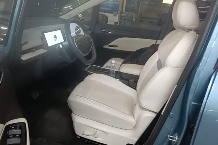 Used Venucia VX6 2023 520 Max Left Front Seat