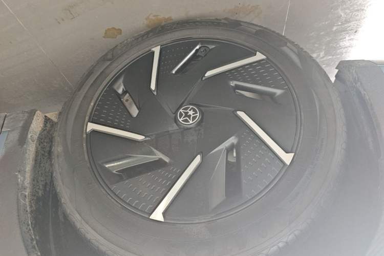 Used Venucia VX6 2023 520 Max Left Front Wheel Hub