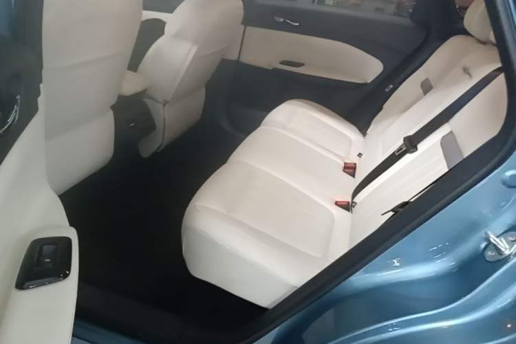 Used Venucia VX6 2023 520 Max Left Rear Seat