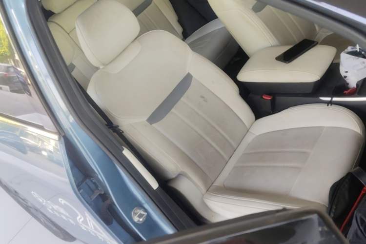Used Venucia VX6 2023 520 Max Right Front Seat