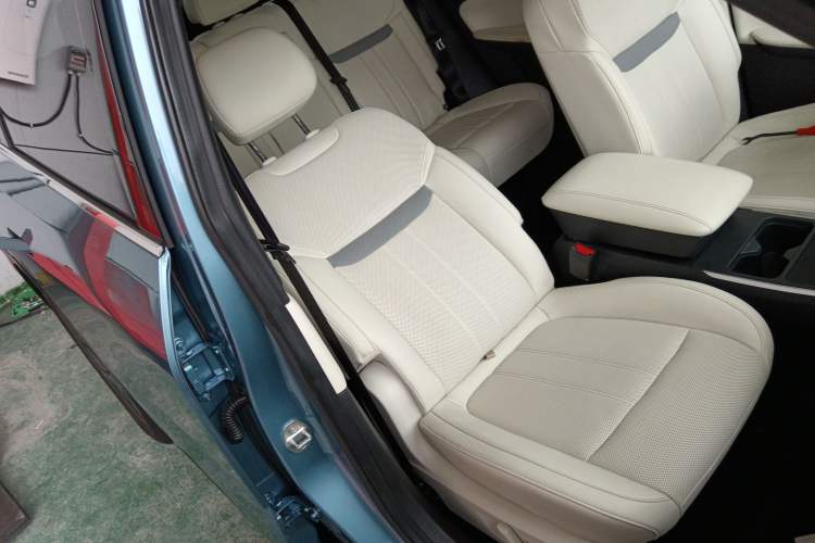 Used Venucia VX6 2023 520 Max Right Front Seat