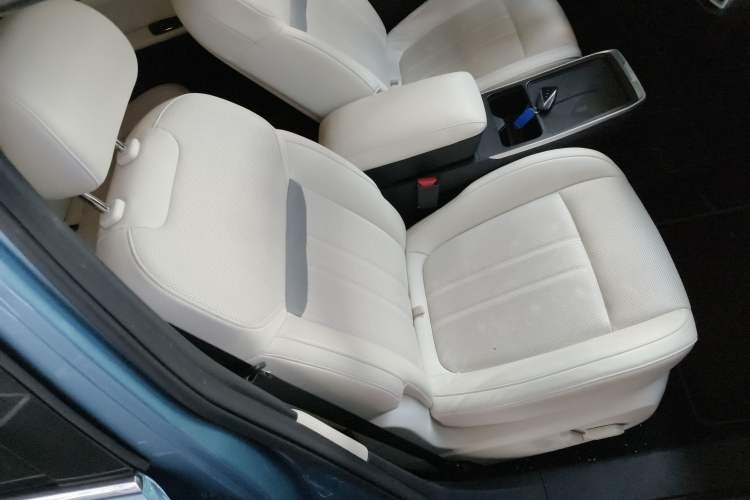 Used Venucia VX6 2023 520 Max Right Front Seat