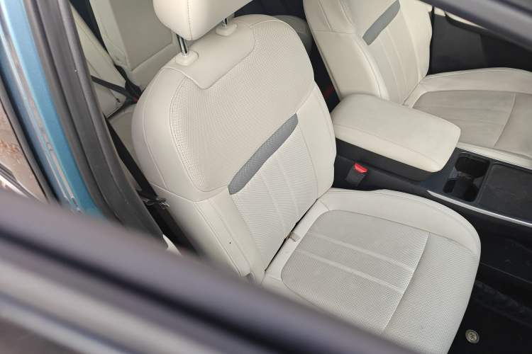 Used Venucia VX6 2023 520 Max Right Front Seat