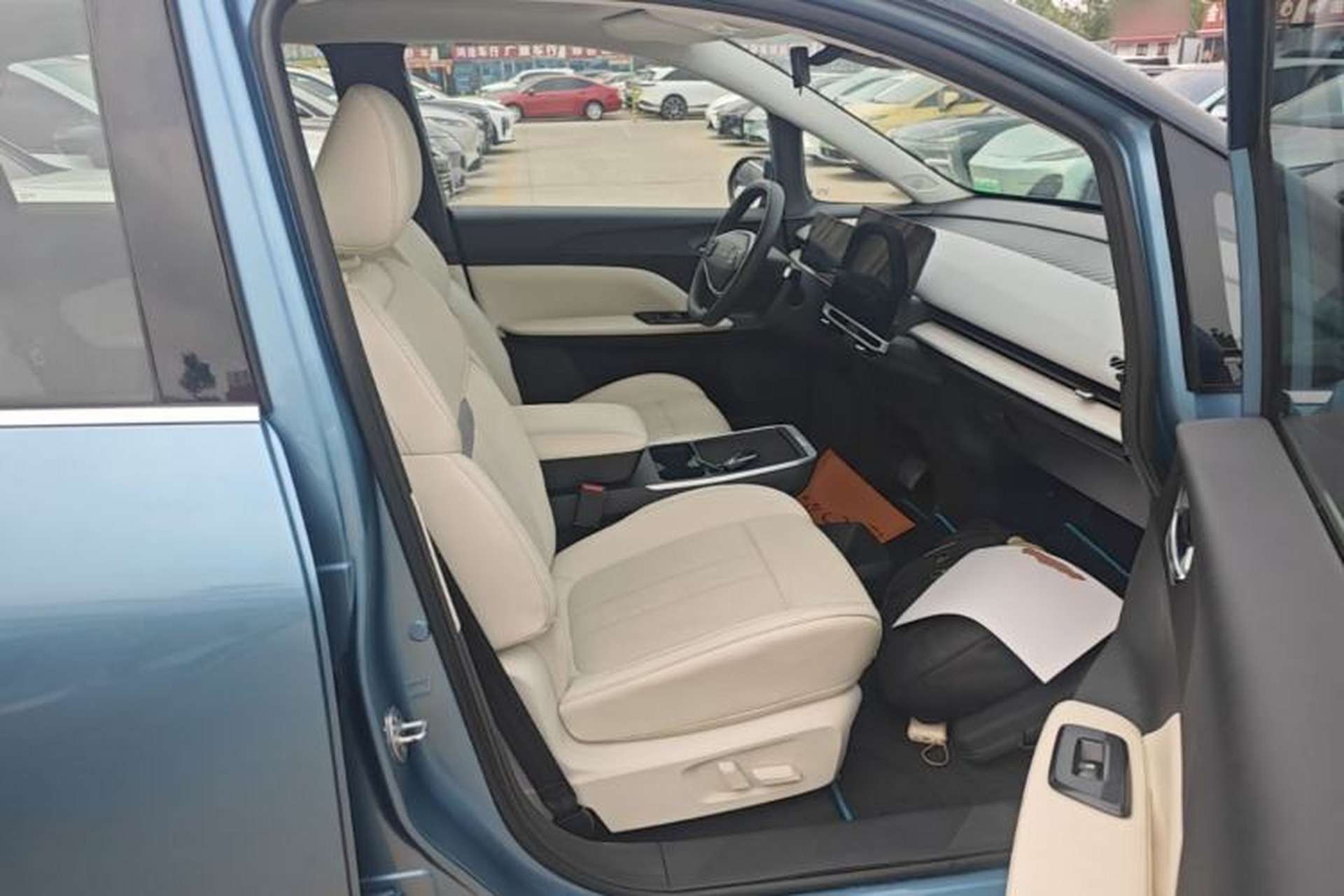 Used Venucia VX6 2023 520 Max Right Front Seat