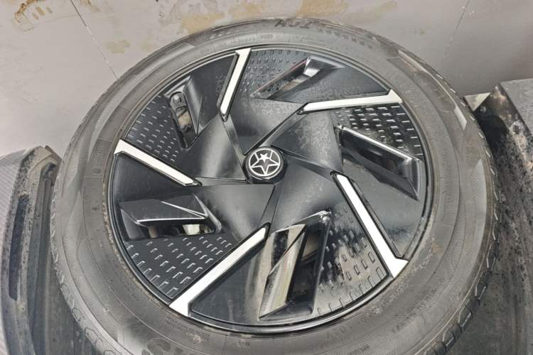 Used Venucia VX6 2023 520 Max Right Rear Wheel Hub
