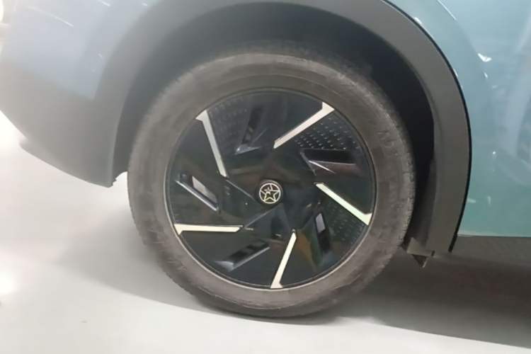 Used Venucia VX6 2023 520 Max Right Rear Wheel Hub