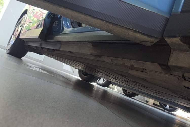 Used Venucia VX6 2023 520 Max Right Side Sill