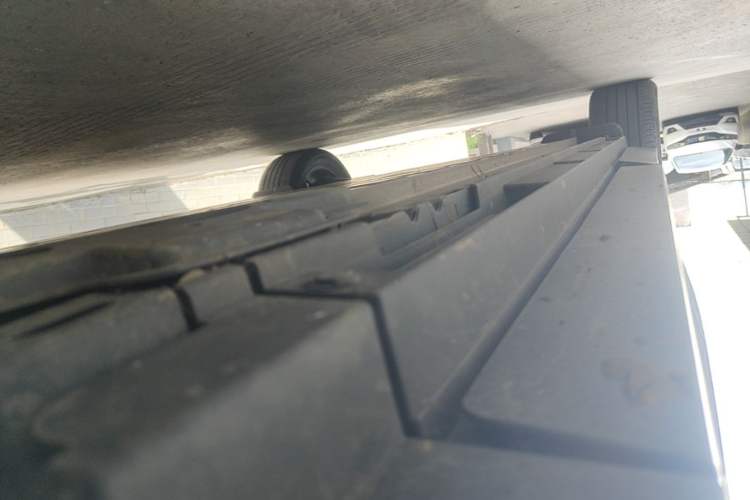 Used Venucia VX6 2023 520 Max Right Side Sill