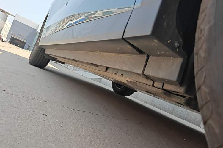 Used Venucia VX6 2023 520 Pro Right Side Sill