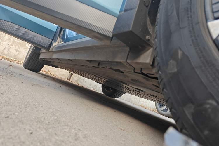 Used Venucia VX6 2023 520 Max Right Side Sill