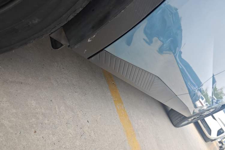 Used Venucia VX6 2023 520 Max Right Side Sill