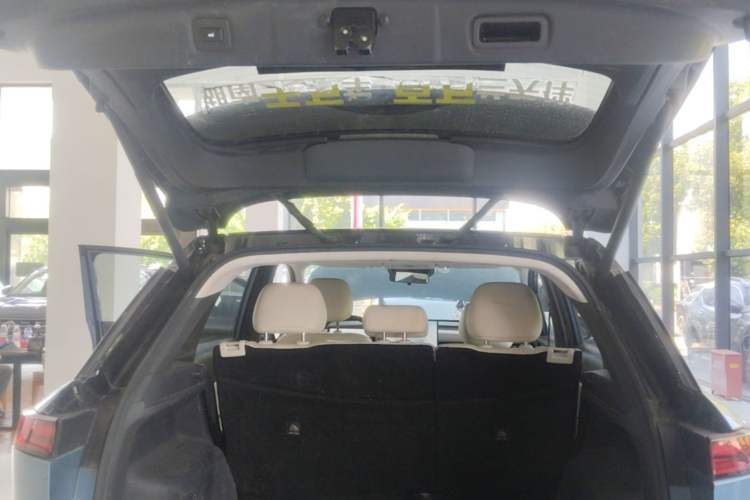 Used Venucia VX6 2023 520 Max Trunk