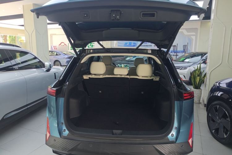Used Venucia VX6 2023 520 Max Trunk