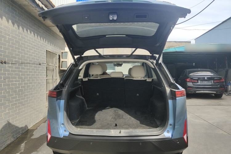 Used Venucia VX6 2023 520 Max Trunk