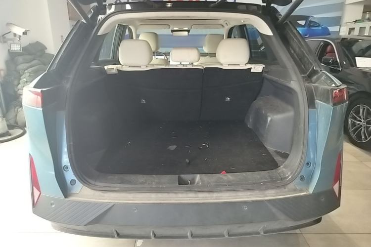 Used Venucia VX6 2023 520 Max Trunk