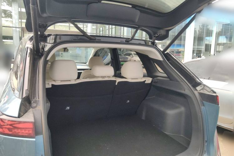 Used Venucia VX6 2023 520 Max Trunk