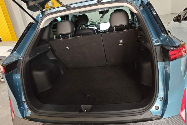 Used Venucia VX6 2023 520 Air Trunk