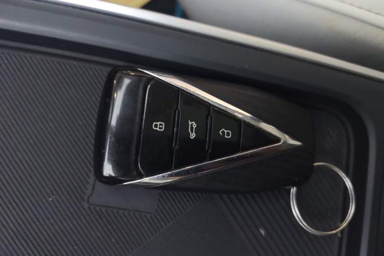 Used Venucia VX6 2023 520 Max Vehicle Key