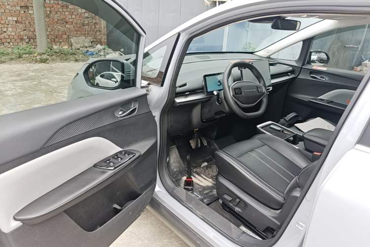 Used Venucia VX6 2023 520 Max Driver Seat