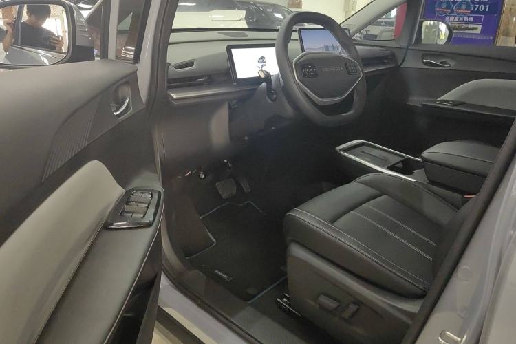 Used Venucia VX6 2023 520 Air Interior 3