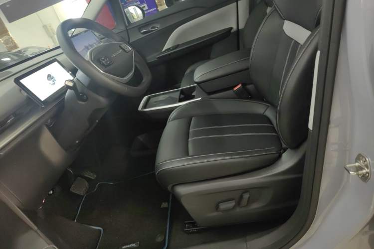 Used Venucia VX6 2023 520 Air Left Front Seat