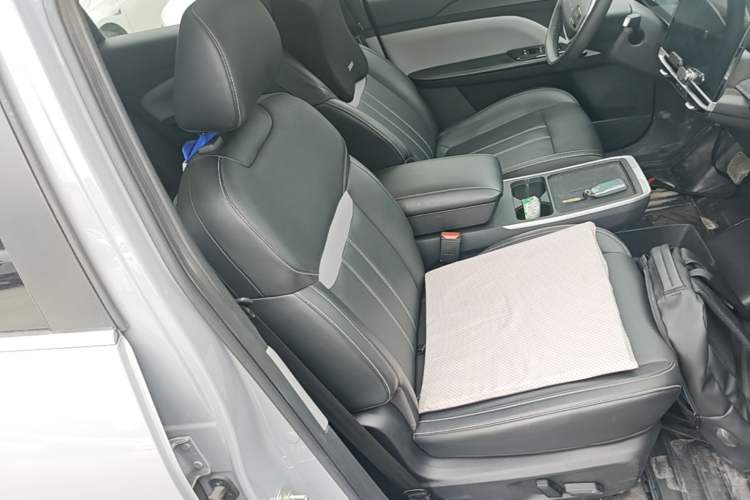 Used Venucia VX6 2023 520 Max Right Front Seat