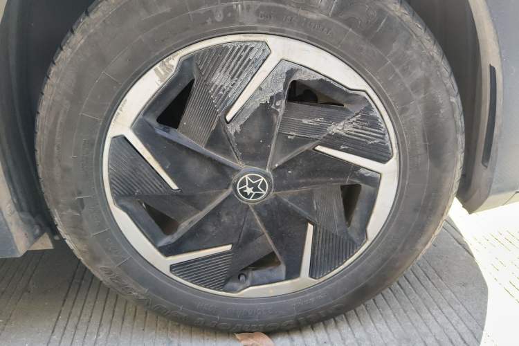 Used Venucia VX6 2023 520 Pro Right Front Wheel Hub
