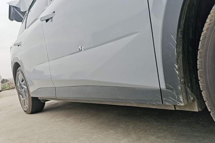 Used Venucia VX6 2023 520 Max Right Side Sill