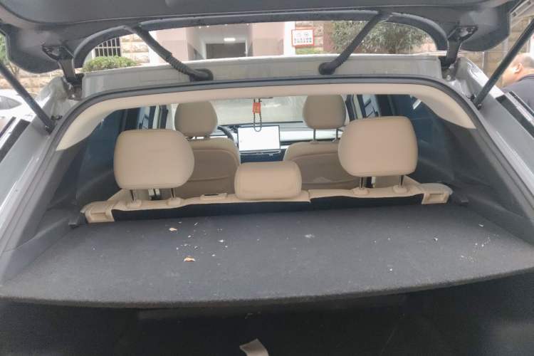 Used Venucia VX6 2023 520 Pro Trunk