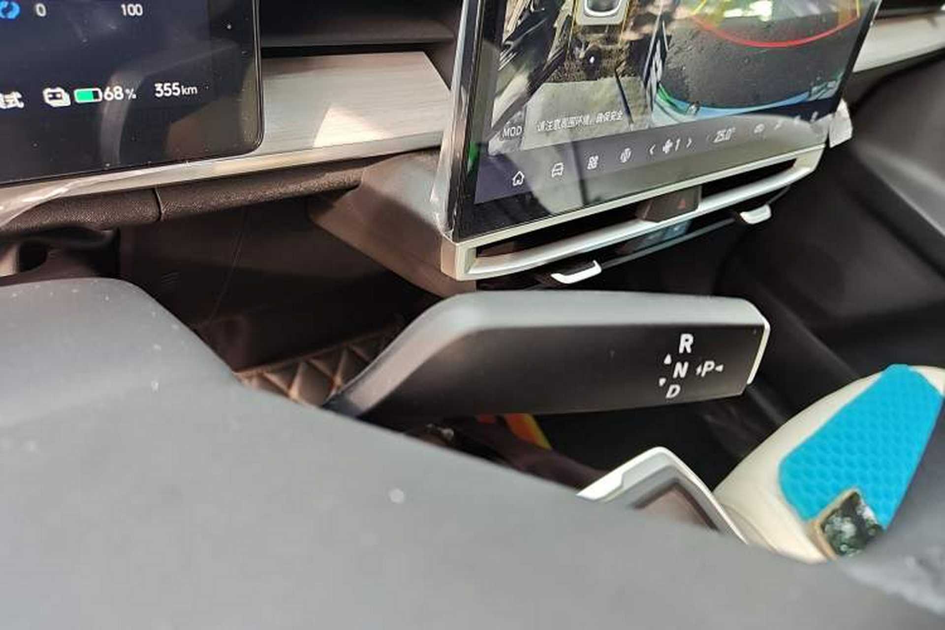 Used Venucia VX6 2023 520 Max Gear Lever