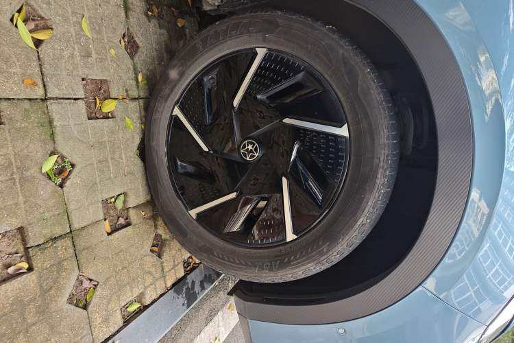 Used Venucia VX6 2023 520 Max Right Front Wheel Hub