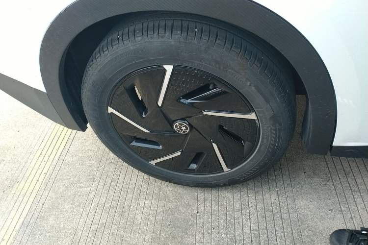 Used Venucia VX6 2023 520 Max Exterior 1