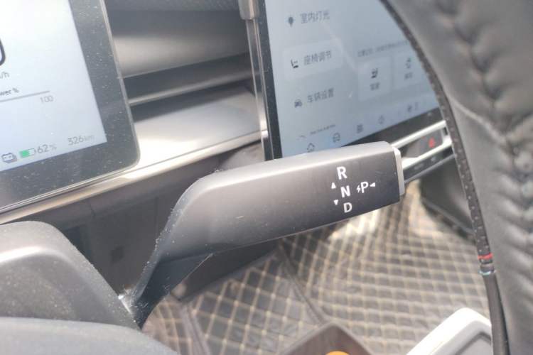 Used Venucia VX6 2023 520 Max Gear Lever