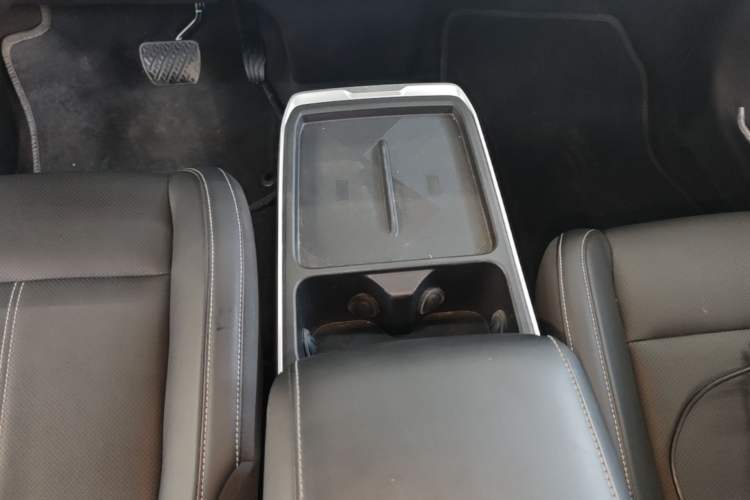 Used Venucia VX6 2023 520 Max Gear Lever