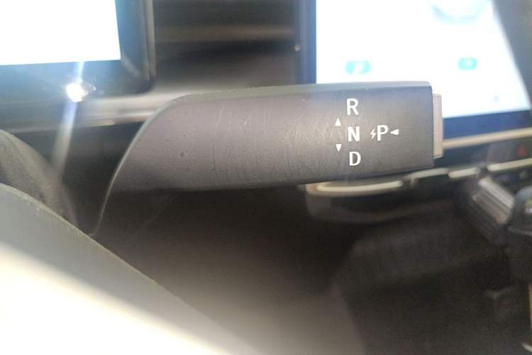 Used Venucia VX6 2023 520 Pro Gear Lever