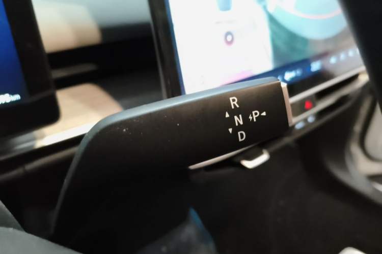Used Venucia VX6 2023 520 Pro Gear Lever