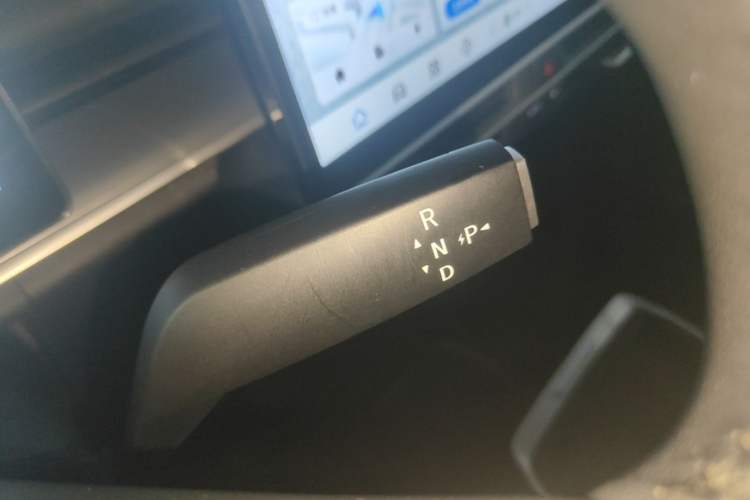Used Venucia VX6 2023 520 Max Gear Lever
