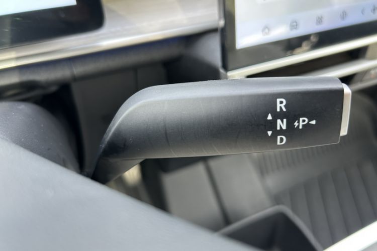Used Venucia VX6 2023 520 Max Gear Lever