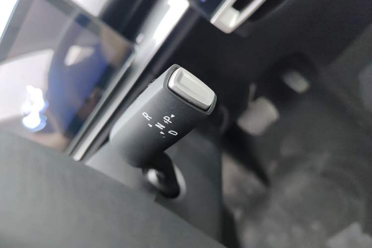 Used Venucia VX6 2023 520 Air Gear Lever