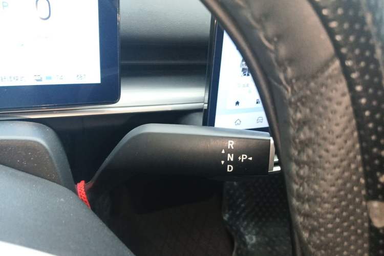 Used Venucia VX6 2023 520 Max Gear Lever