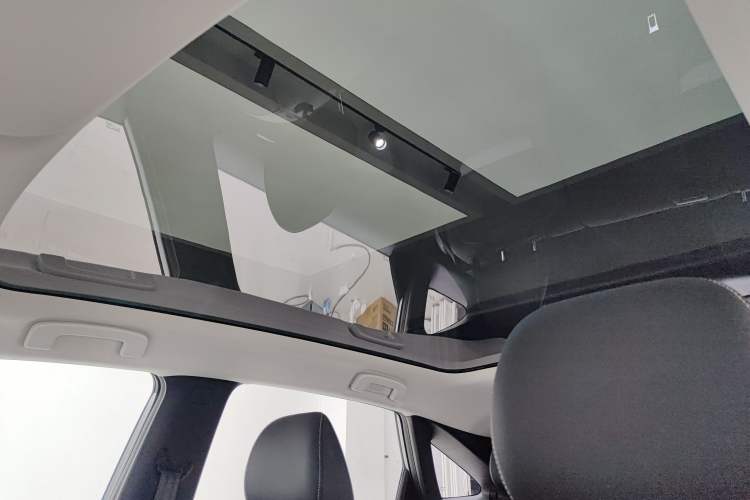 Used Venucia VX6 2023 520 Air Headliner