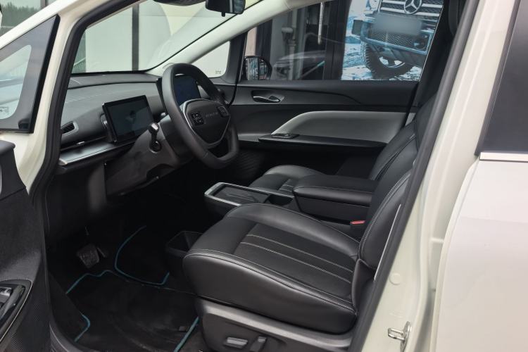 Used Venucia VX6 2023 520 Pro Interior 2