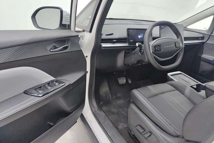Used Venucia VX6 2023 520 Air Interior 2