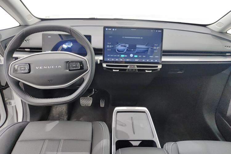 Used Venucia VX6 2023 520 Air Interior 3